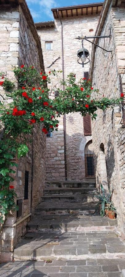 Casetta Delle Rose Assis Exterior foto